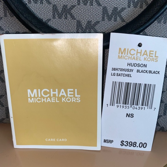 Black Michael Kors Purse! Very lightly used- great condition! - Picture 3 of 5